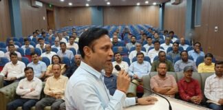 भागलपुर: निजी स्कूलों की ‘लूट’ पर प्रशासन का डंडा, DM ने दो टूक कहा- “शिक्षा के मंदिर को व्यापार न बनाएं”