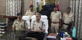 नवगछिया में ‘मिट्टी’ के नीचे पुलिस ने पकड़ा शराब से लदा हाईवा, 7800 बोतलें देख उड़े होश!
